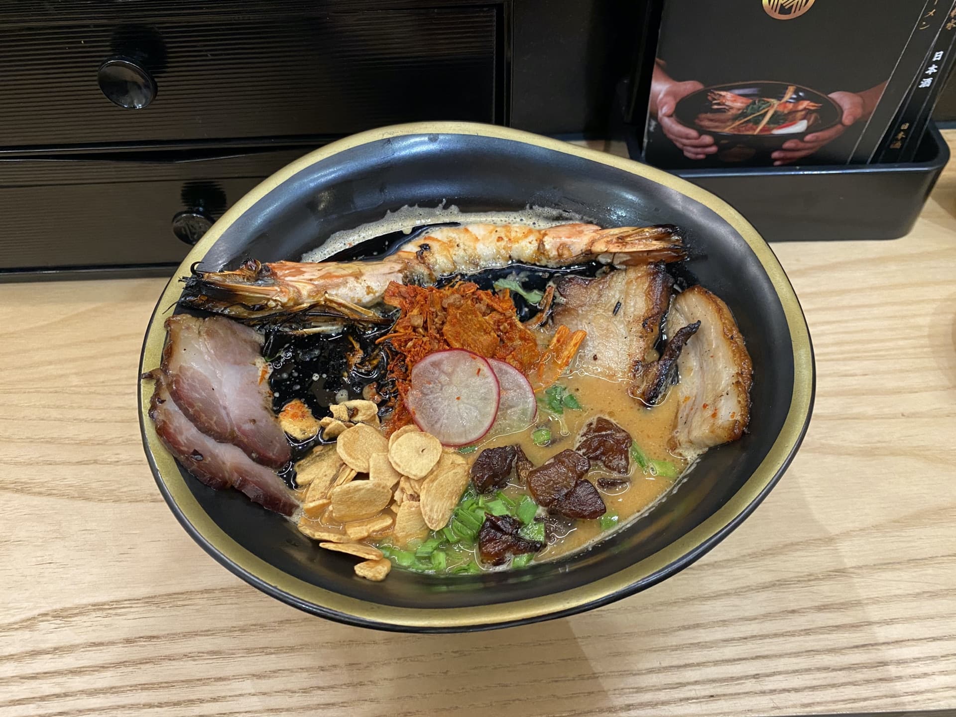黑蒜鸡白汤拉面